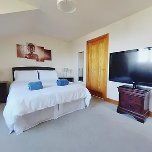 https://luxury-room-shared-bathroom-close-to-galway-city.galwayhotelsireland.net
